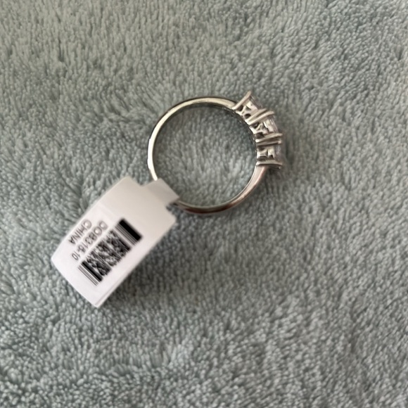 SS Cubic Zirconia Ring - Picture 2 of 3